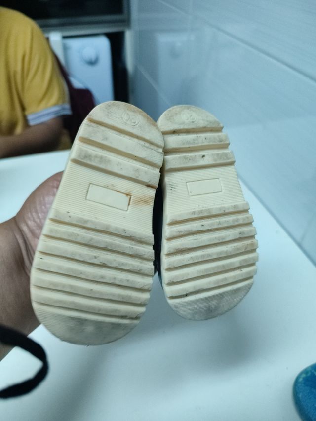 zapatillas, zapato, zapatillas de casa son de niño