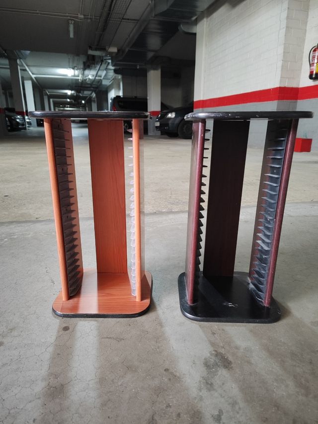 2 Torres de madera para guardar Cd's