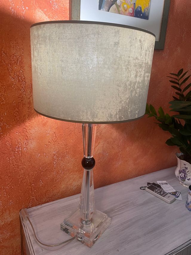 Magnífica lampara de sobre mesa