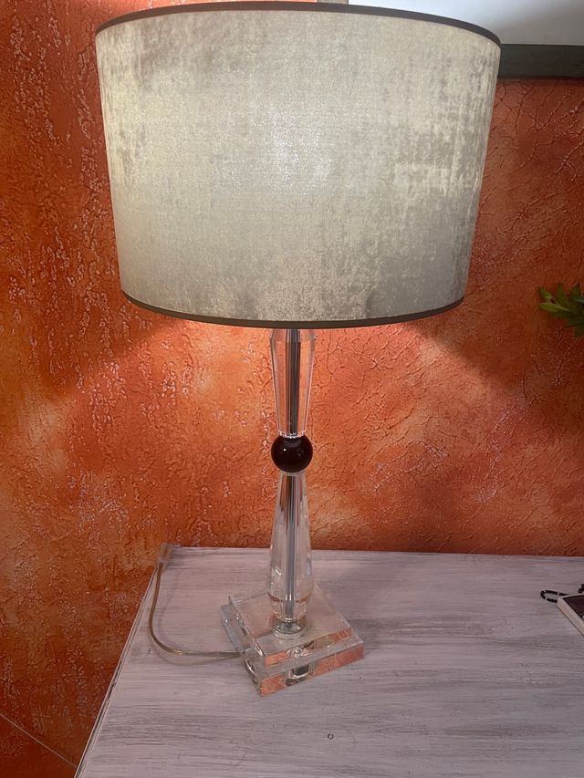 Magnífica lampara de sobre mesa