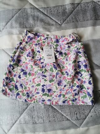 Short+falda. Con etiqueta. Costó 36€