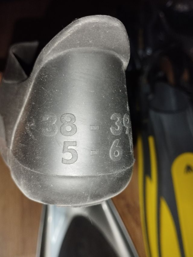 Aletas calzantes, Regulares y botines.