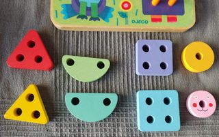 Juego Encajable de madera. Djeco