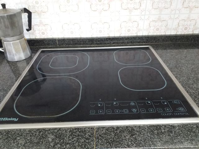 Vitrocerámica marca Balay modelo Touch Control Cer