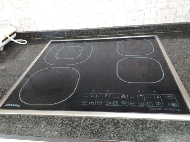 Vitrocerámica marca Balay modelo Touch Control Cer