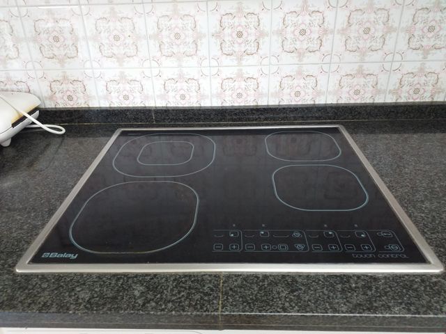 Vitrocerámica marca Balay modelo Touch Control Cer