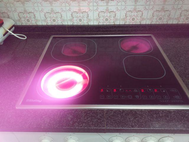 Vitrocerámica marca Balay modelo Touch Control Cer