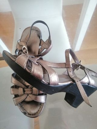 sandalias 37  - 38 oro cuña plataforma