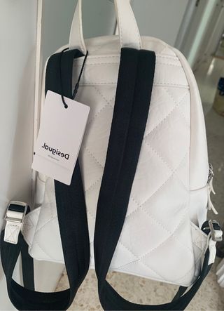 Mochila a estrenar desigual