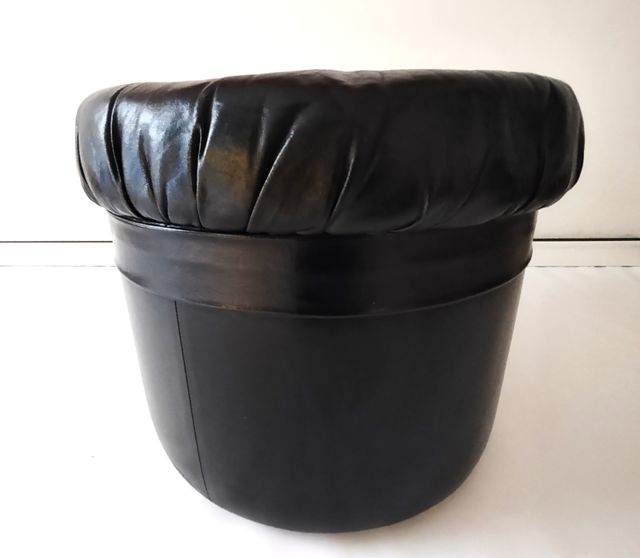 Pouf vintage in ecopelle nera  (Puff,Pouf)