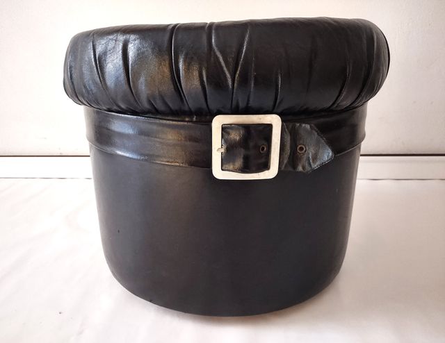 Pouf vintage in ecopelle nera  (Puff,Pouf)