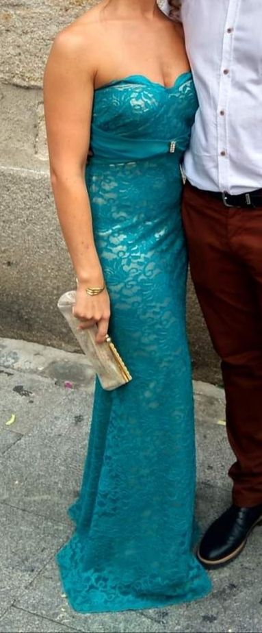 Vestido de fiesta color verde, palabra de honor.