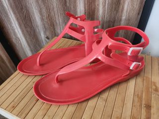 Sandalias de Goma rojas marca carvela