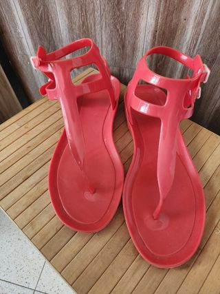 Sandalias de Goma rojas marca carvela