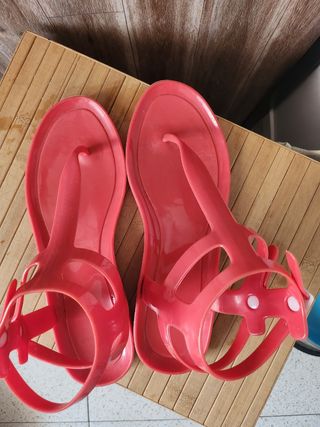 Sandalias de Goma rojas marca carvela