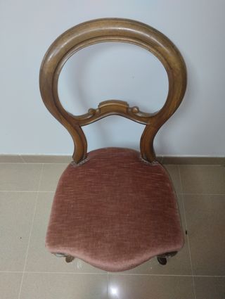 Juego de mesa redonda y 3 sillones de madera