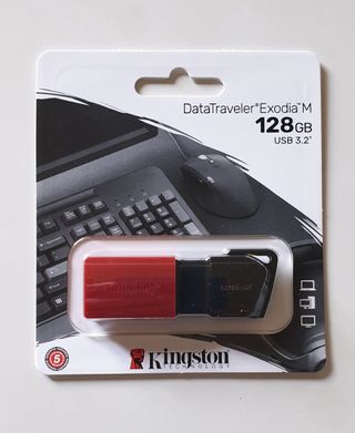 Pendrive 128 gb Kingston + Adapt