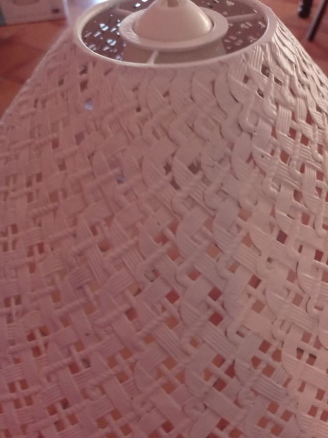 lampara blanca metal rejilla