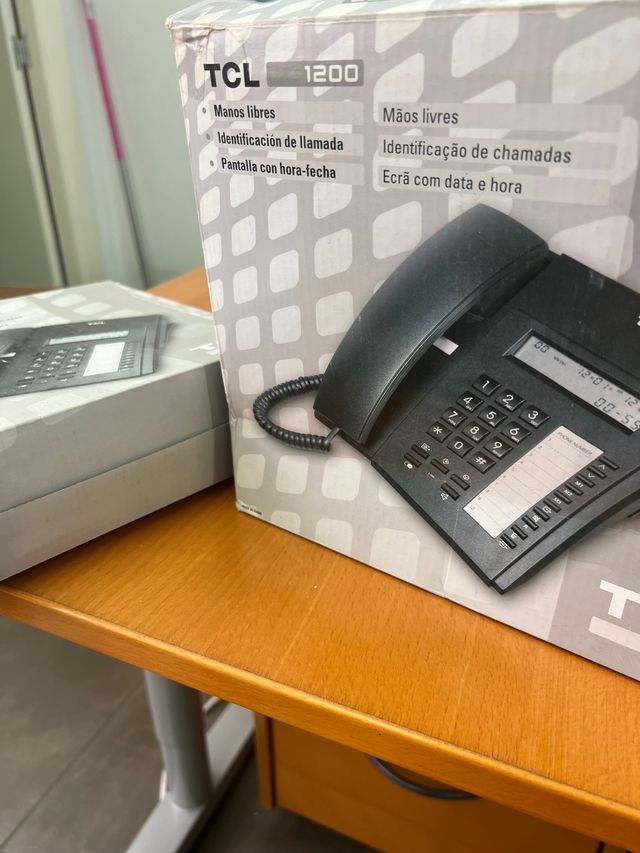 𝐓𝐞𝐥𝐞́𝐟𝐨𝐧𝐨 𝐬𝐨𝐛𝐫𝐞 𝐦𝐞𝐬𝐚 𝐩𝐚𝐫𝐚 𝐥𝐚 𝐜𝐚𝐬𝐚