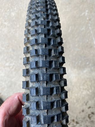 Neumatico Pirelli 2-16 trial