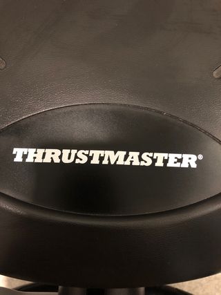 Volante Thrustmaster