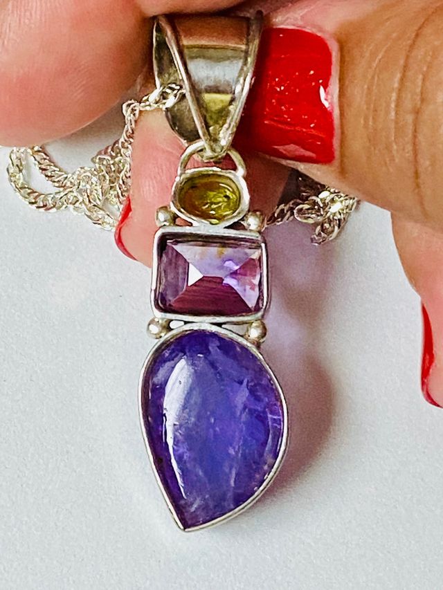 Colgante de amatistas y cadena en plata de ley 925
