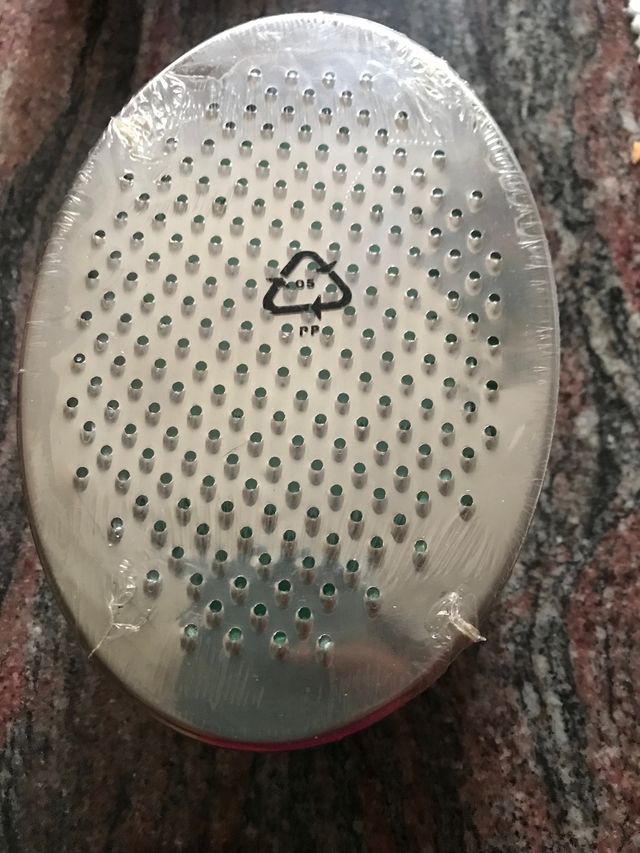 Grattugia, pomodoro, formaggio ecc