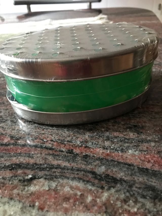 Grattugia, pomodoro, formaggio ecc