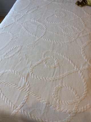 Colcha cama 1,50 con 2 cojines a juego y relleno