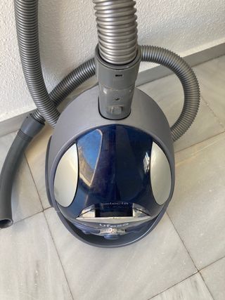 Aspiradora UFESA Selecta con filtro EPA lavable
