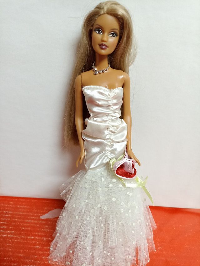 Barbie Teresa con vestido de novia