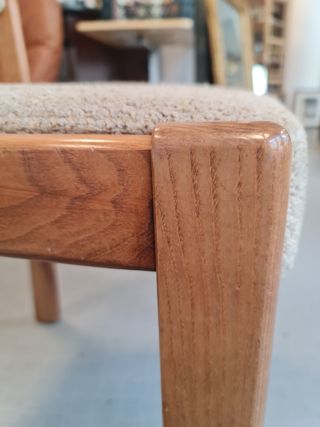 Silla nórdica en haya y tapizada en cheviot