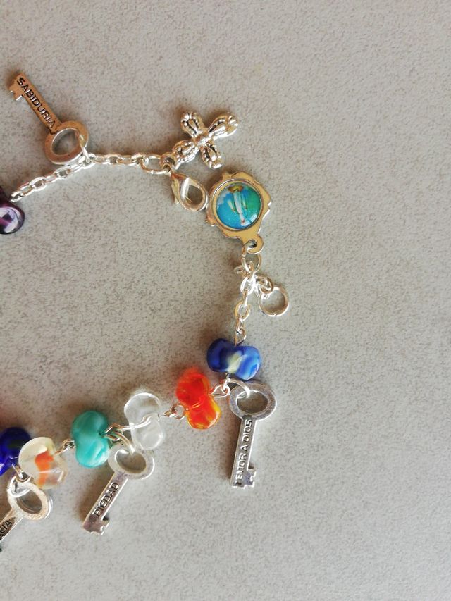 Pulsera religiosa