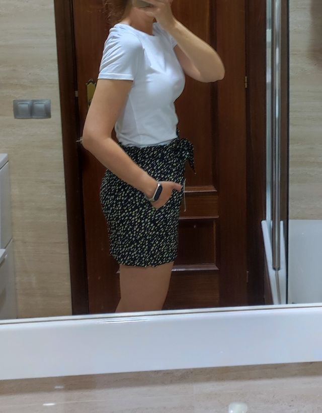 Shorts fluidos de margaritas