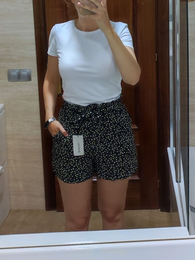 Shorts fluidos de margaritas