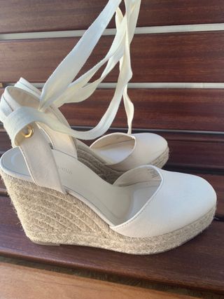 Alpargata cuña color blanco roto