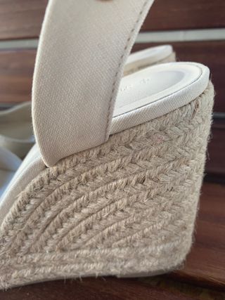 Alpargata cuña color blanco roto