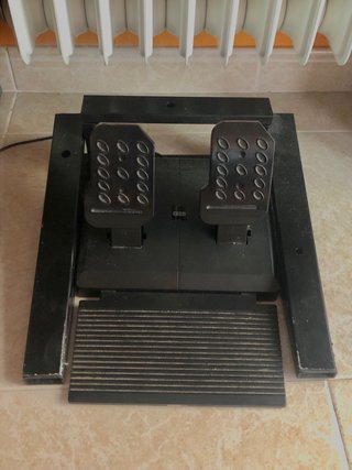 Volante HORI RWA RACING PS4 con soporte