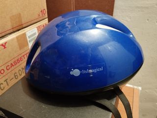 Casco bici niño azul.