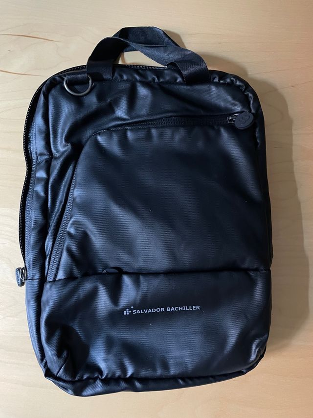 Bolsa viaje o para tablet de Salvador Bachiller