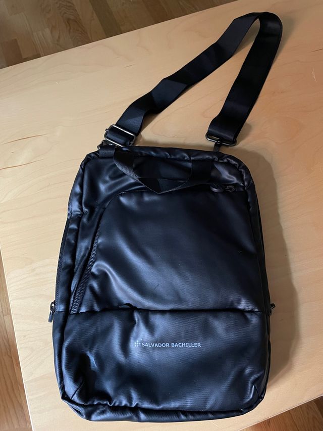 Bolsa viaje o para tablet de Salvador Bachiller