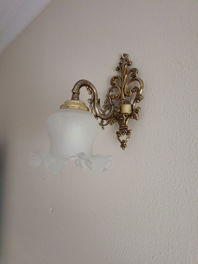 Aplique dorado tulipa