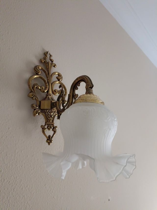 Aplique dorado tulipa