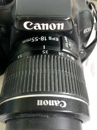 Cámara Canon EOS 1000D, objetivo 18-55, accesorios