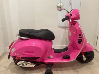 Moto Vespa rosa infantil