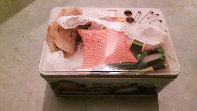 Caja antigua de cocacao de metal