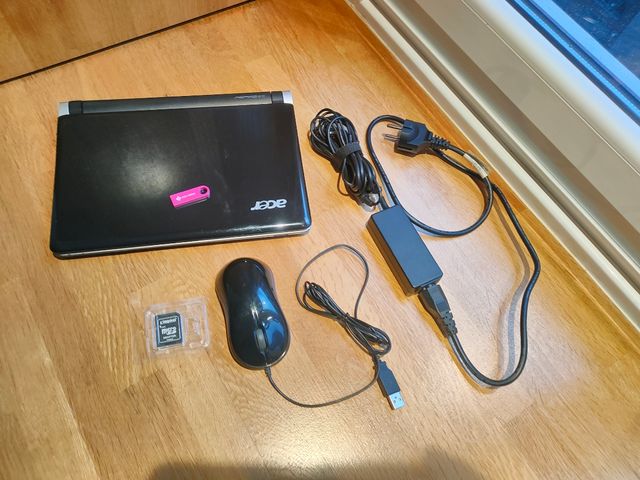 Portátil Acer regalo ratón pendrive lector tarjeta