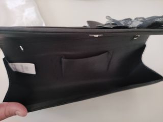 Bolso de mano tipo clutch negro