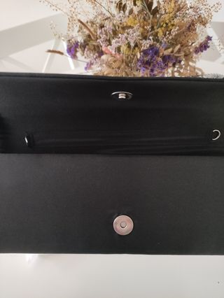 Bolso de mano tipo clutch negro