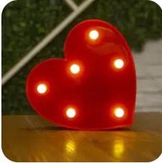 Letras con luces boda TQ y corazón